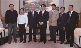 日本客商渡边伊佐来访长园公司，对我司的山茶油产品做出了高度的评价