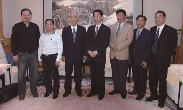 日本客商渡边伊佐来访长园公司，对我司的山茶油产品做出了高度的评价